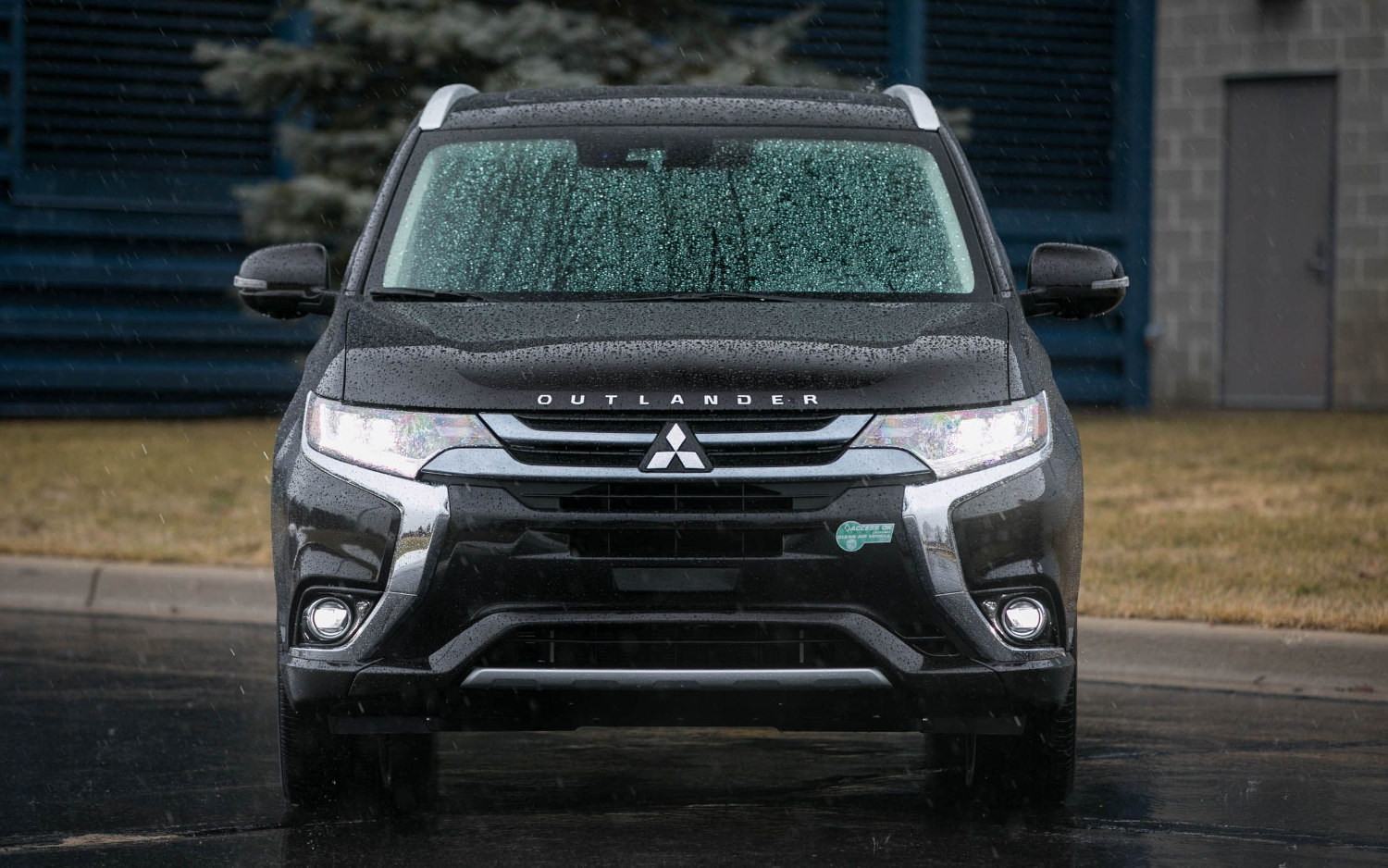 Mitsubishi Outlander PHEV GT 2018 SUV Drive